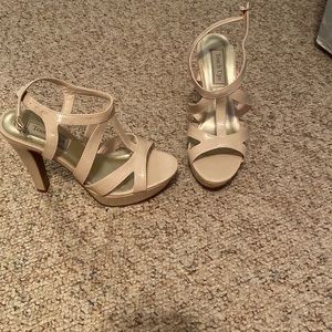 Here are some super cute Touch Ups! Only wore one time! Great condition!